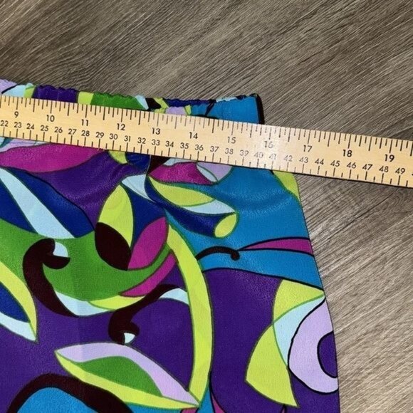 Colorful Womens 2-Piece Outfit With Abstract Print - Short-Sleeve Top & Elastic - Picture 6 of 10